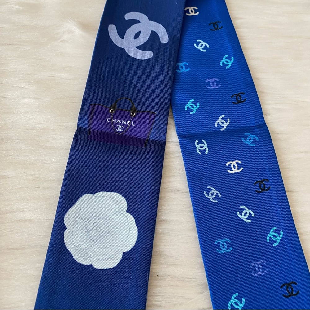 CHANEL Bandeau Silk Twill Scarf - Picture 5 of 14